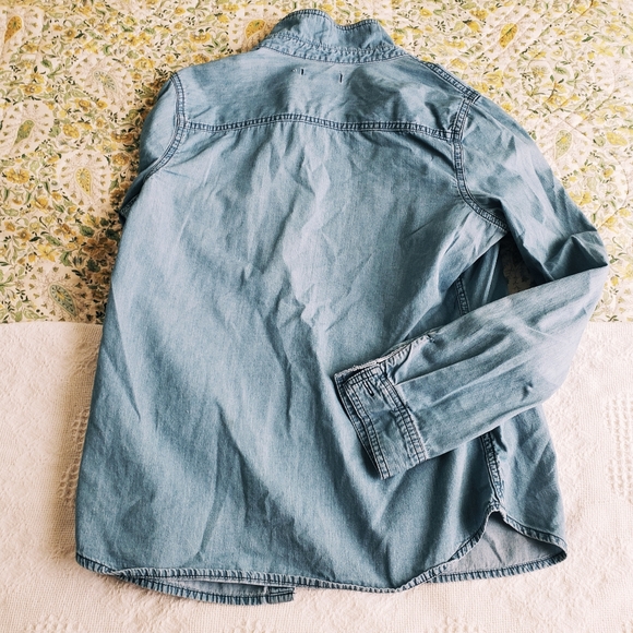 Old Navy blue chambray button-down shirt - Picture 3 of 3